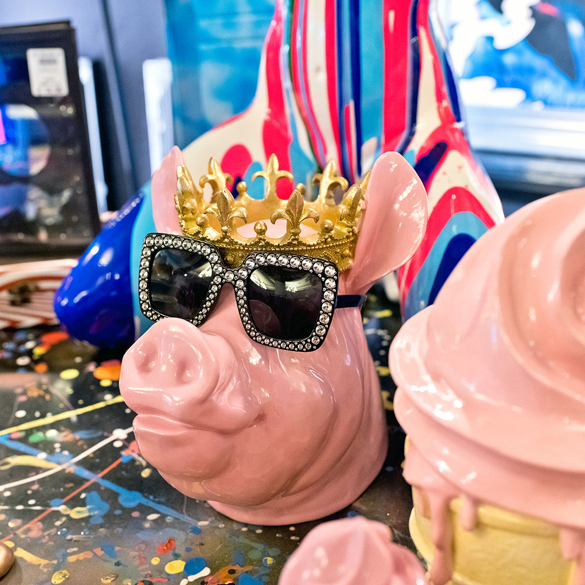 Crowned pink pig bust in shades